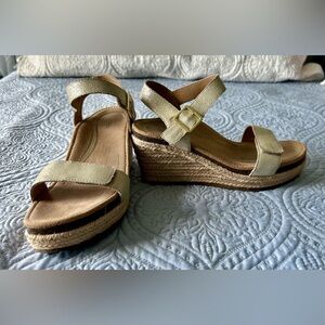 Elegant Gold Wedge Sandals